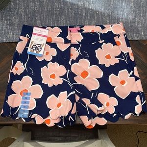 NWT Isaac Mizrahi scalloped shorts